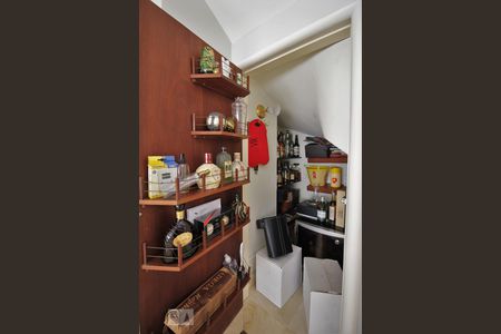 Adega de apartamento à venda com 2 quartos, 200m² em Vila Suzana, São Paulo