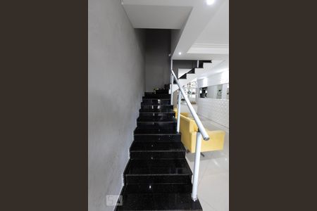 Escadaria de casa à venda com 3 quartos, 200m² em Vila Cleonice, São Paulo