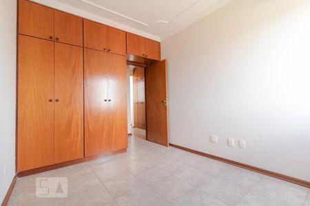 Quarto 01 de apartamento para alugar com 3 quartos, 120m² em Parque São Quirino, Campinas