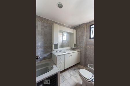 Apartamento à venda com 220m², 4 quartos e 4 vagasBanheiro Suite