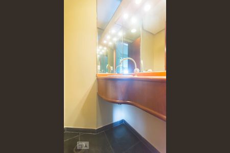 Lavabo de apartamento à venda com 4 quartos, 220m² em Moema, São Paulo