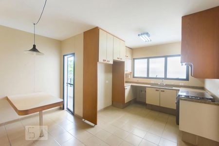 Apartamento à venda com 220m², 4 quartos e 4 vagasCozinha