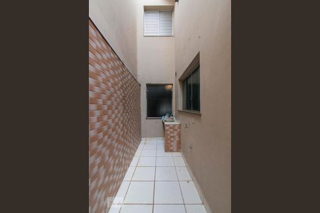 Casa à venda com 200m², 3 quartos e 2 vagasFundos