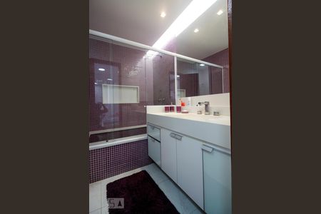 Apartamento à venda com 380m², 4 quartos e 1 vagaBanheiro da Suíte 1