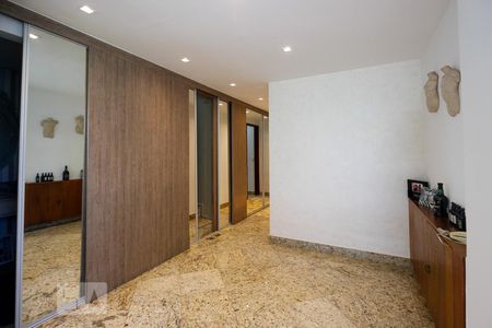 Apartamento à venda com 380m², 4 quartos e 1 vagaCorredor