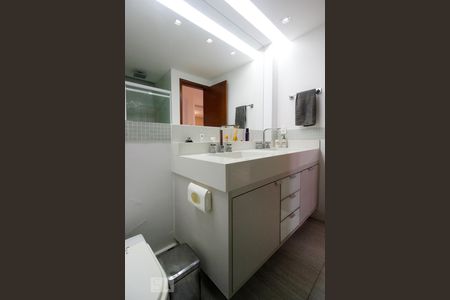 Apartamento à venda com 380m², 4 quartos e 1 vagaBanheiro da Suíte 2