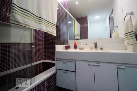 Apartamento à venda com 380m², 4 quartos e 1 vagaBanheiro da Suíte 1