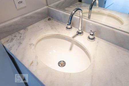Apartamento para alugar com 66m², 2 quartos e 2 vagasBanheiro do Corredor