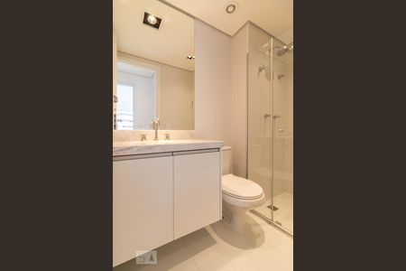 Apartamento para alugar com 66m², 2 quartos e 2 vagasBanheiro do Corredor