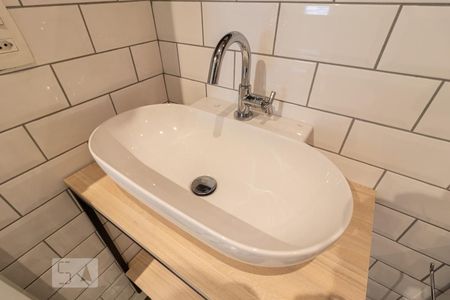 Banheiro Social de apartamento à venda com 2 quartos, 62m² em Alphaville Empresarial, Barueri