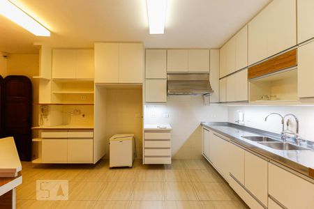 Casa à venda com 450m², 5 quartos e 6 vagasCozinha