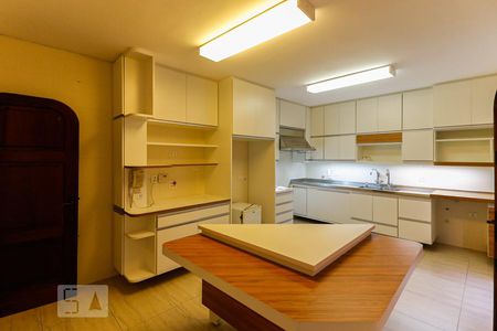 Casa à venda com 450m², 5 quartos e 6 vagasCozinha