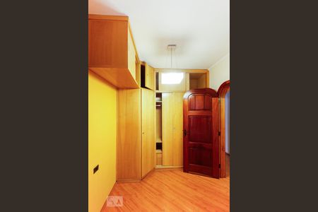 Casa à venda com 450m², 5 quartos e 6 vagasCloset