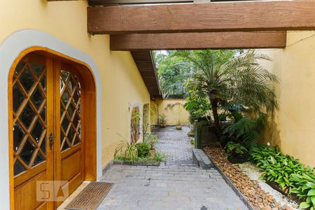 Casa à venda com 450m², 5 quartos e 6 vagasCorredor lateral