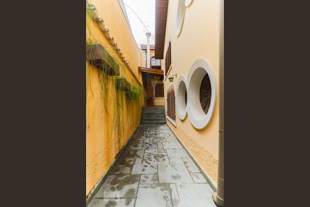 Casa à venda com 450m², 5 quartos e 6 vagasCorredor lateral