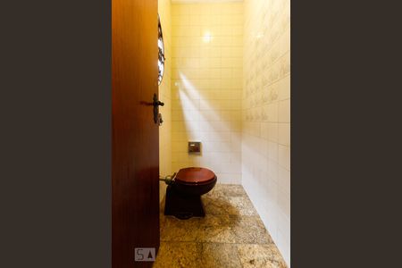 Casa à venda com 450m², 5 quartos e 6 vagasBanheiro salão