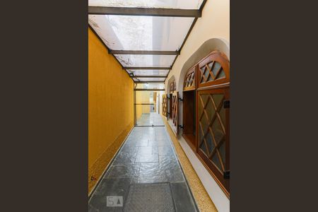 Casa à venda com 450m², 5 quartos e 6 vagasCorredor lateral