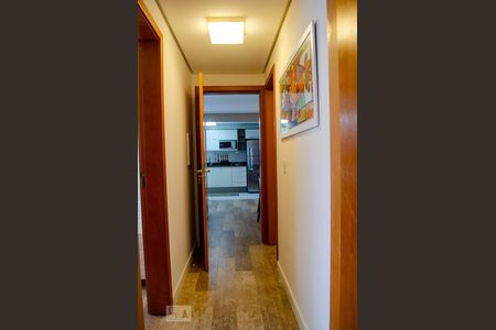 Corredor  de apartamento para alugar com 2 quartos, 68m² em Boa Vista, Porto Alegre