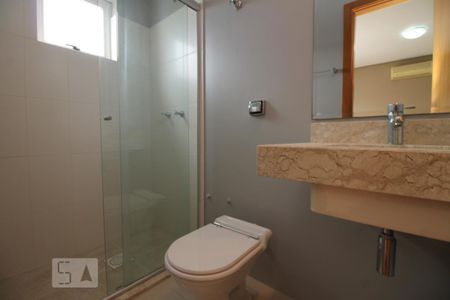 Banheio Dormitorio 1 Suite  de casa à venda com 5 quartos, 600m² em Chácara das Pedras, Porto Alegre