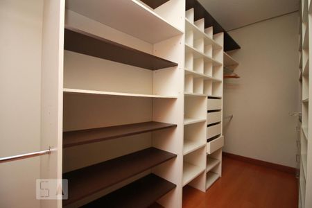 Closet Dormitorio 2 Suite  de casa à venda com 5 quartos, 600m² em Chácara das Pedras, Porto Alegre