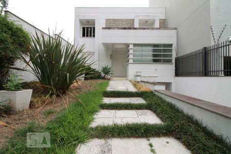 Fachada de casa à venda com 5 quartos, 600m² em Chácara das Pedras, Porto Alegre