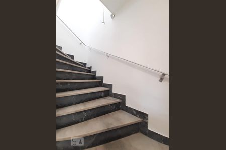 Apartamento à venda com 40m², 1 quarto e sem vagaEscada