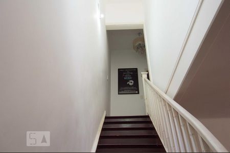 Escada - Acesso aos dormitórios de casa à venda com 3 quartos, 180m² em Bela Vista, São Paulo