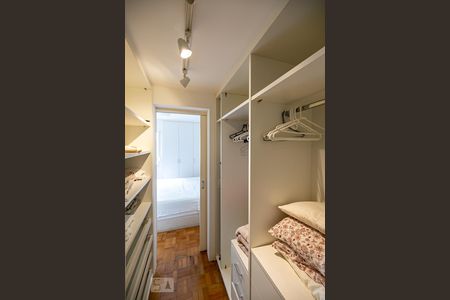 Apartamento para alugar com 70m², 2 quartos e 1 vagaCloset