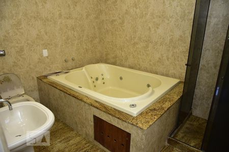 Casa à venda com 900m², 3 quartos e 5 vagasBanheiro Quarto 1 