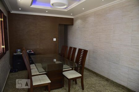 Casa à venda com 900m², 3 quartos e 5 vagasSala