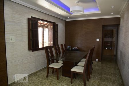 Casa à venda com 900m², 3 quartos e 5 vagasSala