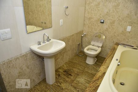 Casa à venda com 900m², 3 quartos e 5 vagasBanheiro Quarto 1 