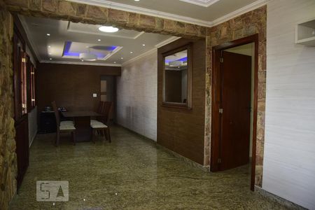 Casa à venda com 900m², 3 quartos e 5 vagasSala