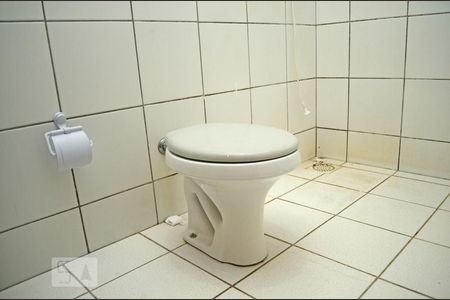 Banheiro de apartamento para alugar com 2 quartos, 55m² em Ceilândia Sul (ceilândia), Brasília