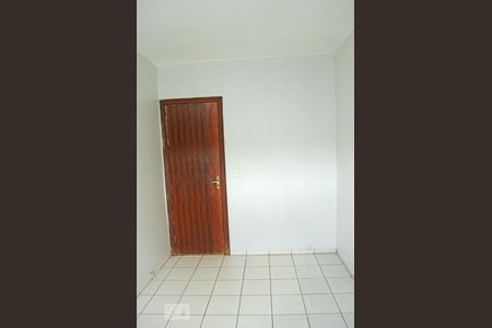 Quarto 2 de apartamento para alugar com 2 quartos, 55m² em Ceilândia Sul (ceilândia), Brasília