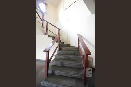 Escadas de casa à venda com 4 quartos, 343m² em Lar São Paulo, São Paulo