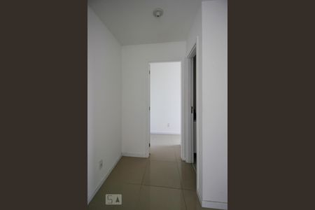 Corredor de apartamento para alugar com 2 quartos, 70m² em Recreio dos Bandeirantes, Rio de Janeiro