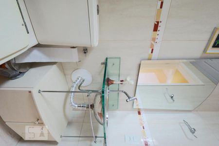 Banheiro de apartamento para alugar com 2 quartos, 47m² em Jacarepaguá, Rio de Janeiro