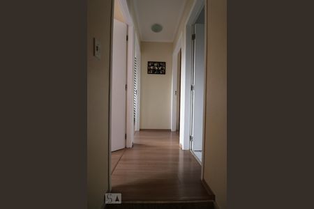 Casa à venda com 110m², 3 quartos e 3 vagasCorredor quartos