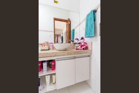 Casa à venda com 397m², 4 quartos e 2 vagasBanheiro quarto 3 suíte