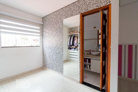 Casa à venda com 397m², 4 quartos e 2 vagasCloset quarto 3 suíte