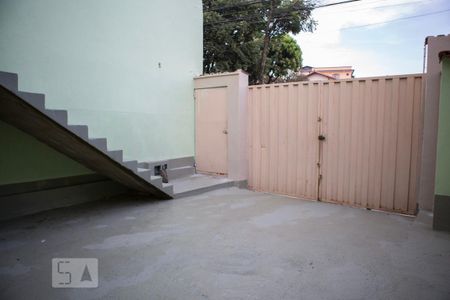 Garagem de casa para alugar com 2 quartos, 60m² em Palmeiras, Belo Horizonte