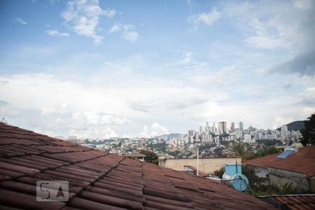 Quarto 1 - vista de casa para alugar com 2 quartos, 60m² em Palmeiras, Belo Horizonte