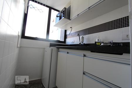 Cozinha de kitnet/studio para alugar com 1 quarto, 39m² em Centro, Curitiba