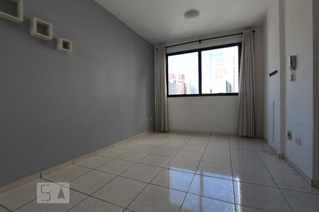 Sala de kitnet/studio para alugar com 1 quarto, 39m² em Centro, Curitiba