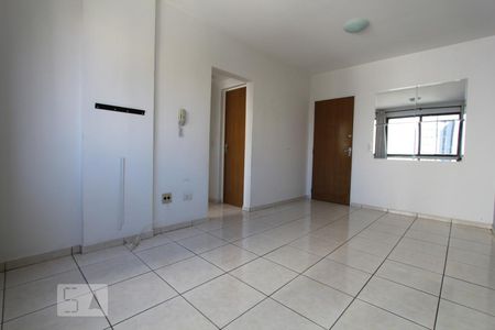 Sala de kitnet/studio para alugar com 1 quarto, 39m² em Centro, Curitiba