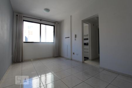 Sala de kitnet/studio para alugar com 1 quarto, 39m² em Centro, Curitiba