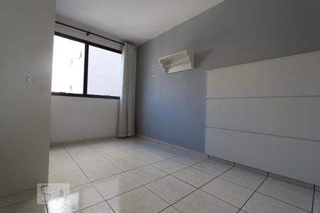 Quarto de kitnet/studio para alugar com 1 quarto, 39m² em Centro, Curitiba