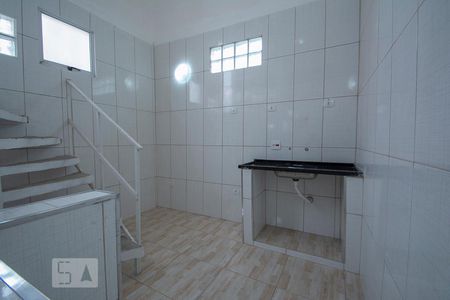 Cozinha  de casa para alugar com 2 quartos, 80m² em Santa Teresinha, São Paulo
