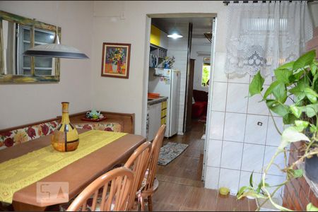 Casa à venda com 2 quartos, 70m² em Rio Branco, Canoas